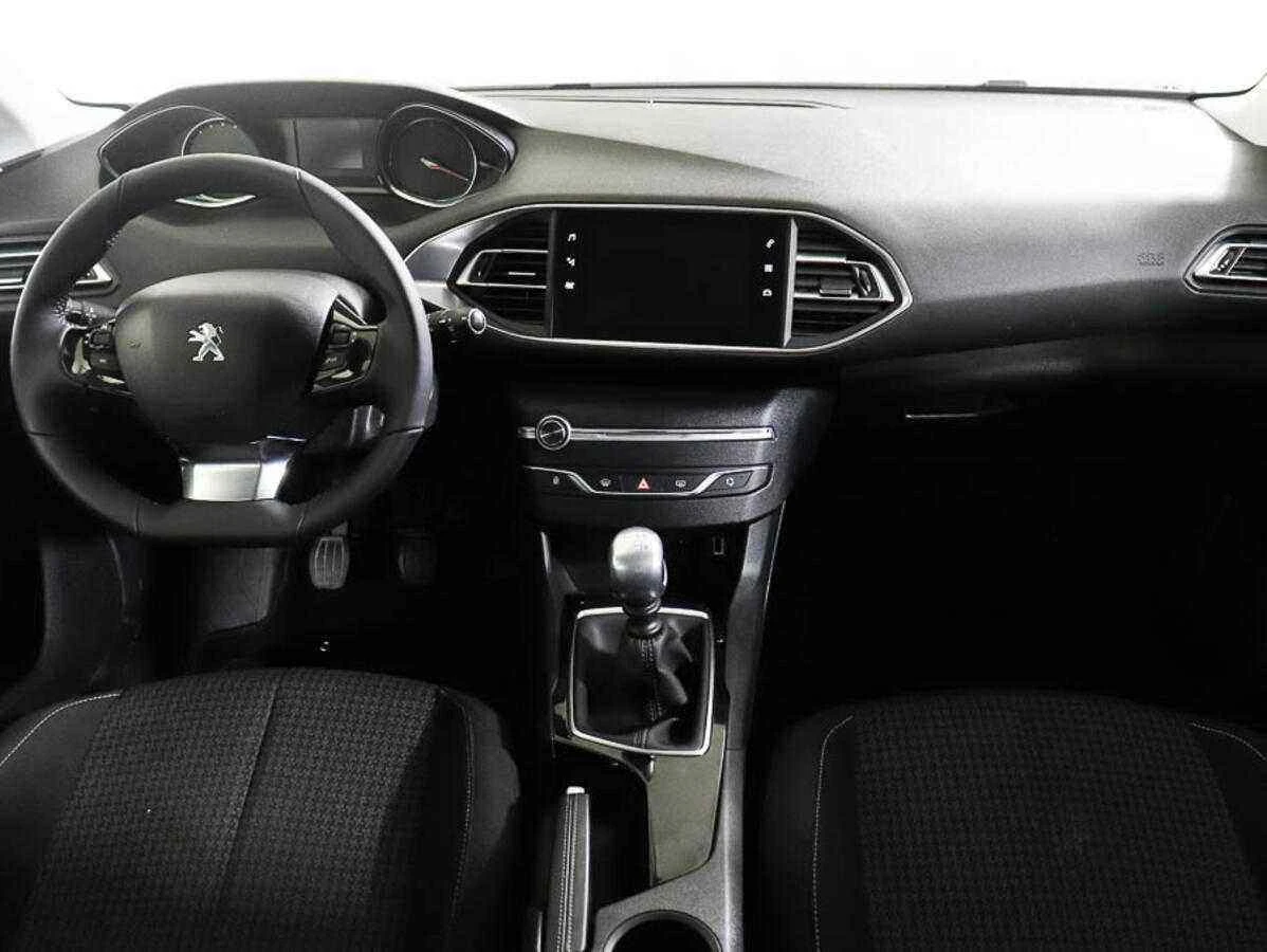 Peugeot 308, Белый, 2018, Механическая, 131 л.с., цена от 612 000 руб.