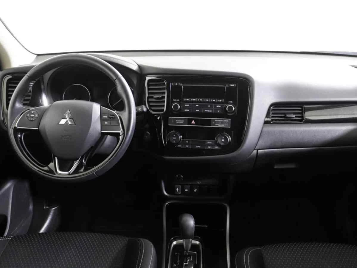 Mitsubishi Outlander, Белый, 2018, Вариатор, 146 л.с., цена от 1 849 000 руб.