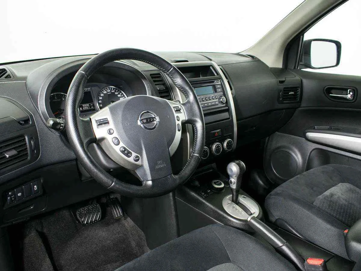 Nissan X-Trail, Серебряный, 2014, Вариатор, 141 л.с., цена от 925 000 руб.