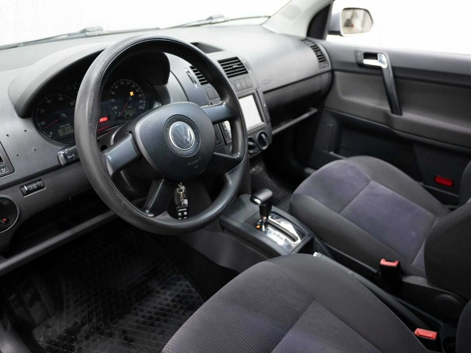 VOLKSWAGEN POLO, Серебряный, 2006, Автоматическая, 75 л.с., цена от 380 800 руб.