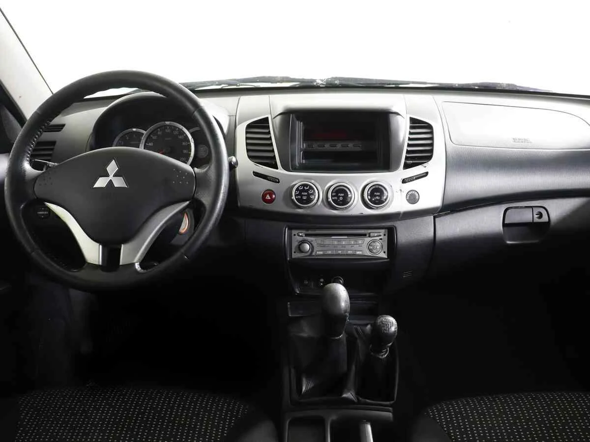 Mitsubishi L200, Черный, 2014, Механическая, 154 л.с., цена от 1 349 000 руб.