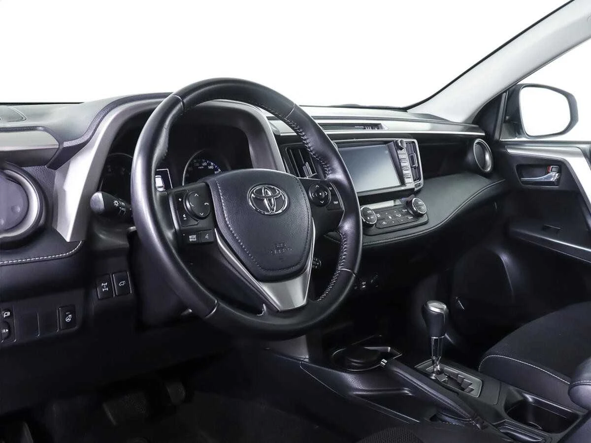 TOYOTA RAV4, Белый, 2018, Вариатор, 146 л.с., цена от 1 360 000 руб.