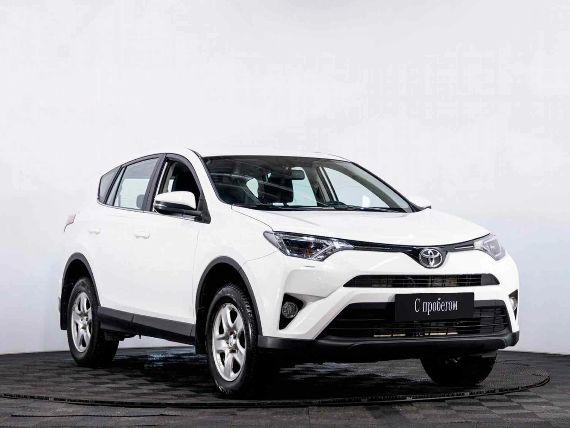 TOYOTA RAV4, Белый, 2018, Вариатор, 146 л.с., цена от 1 520 000 руб.