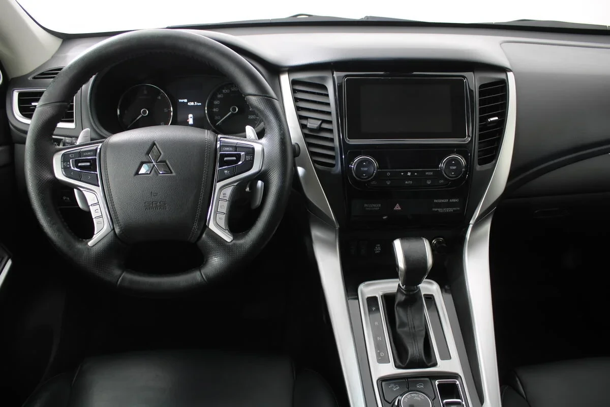 Mitsubishi Pajero Sport, Белый, 2017, Автоматическая, 181 л.с., цена от 2 126 000 руб.
