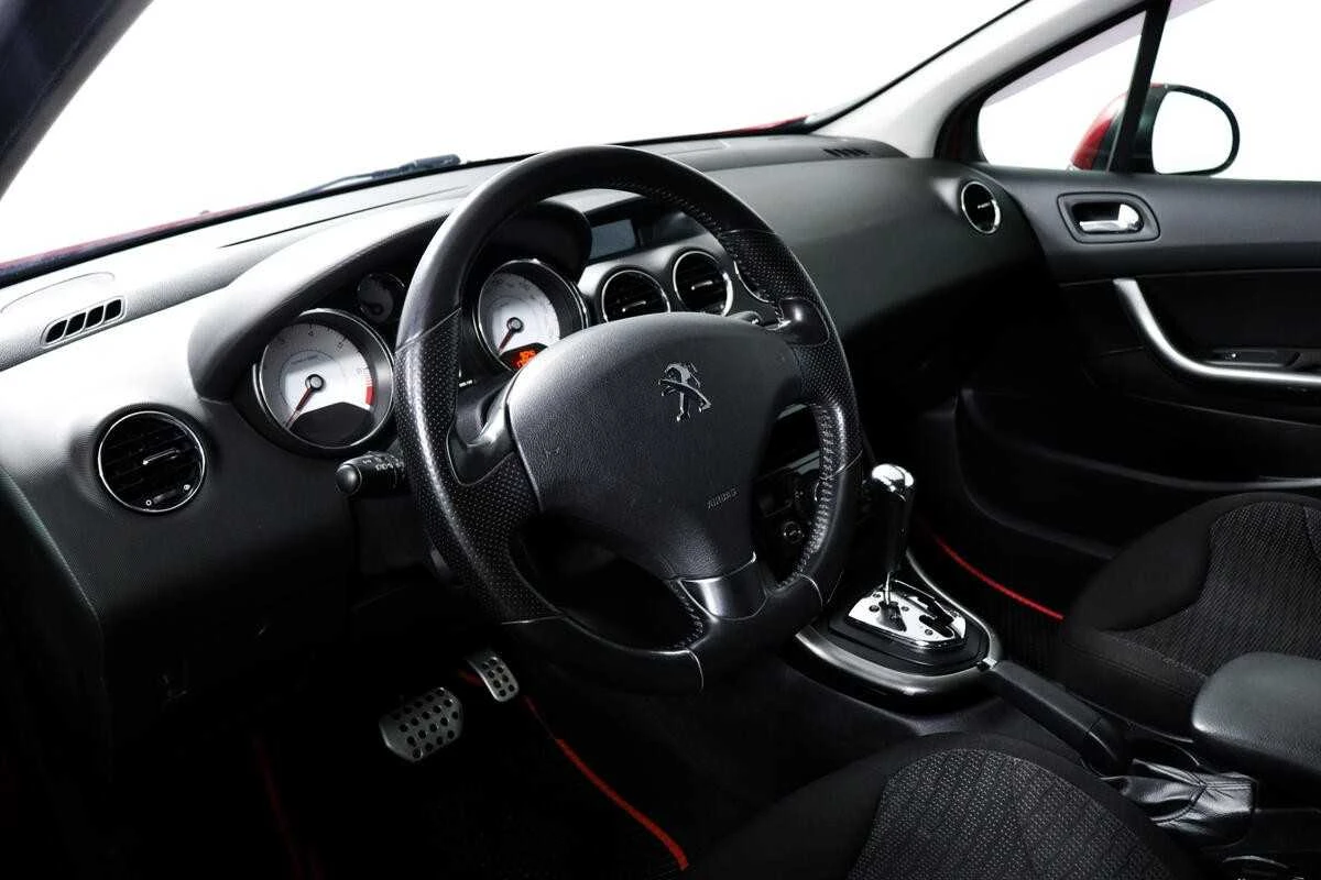 PEUGEOT 308, Красный, 2012, Автоматическая, 120 л.с., цена от 433 600 руб.