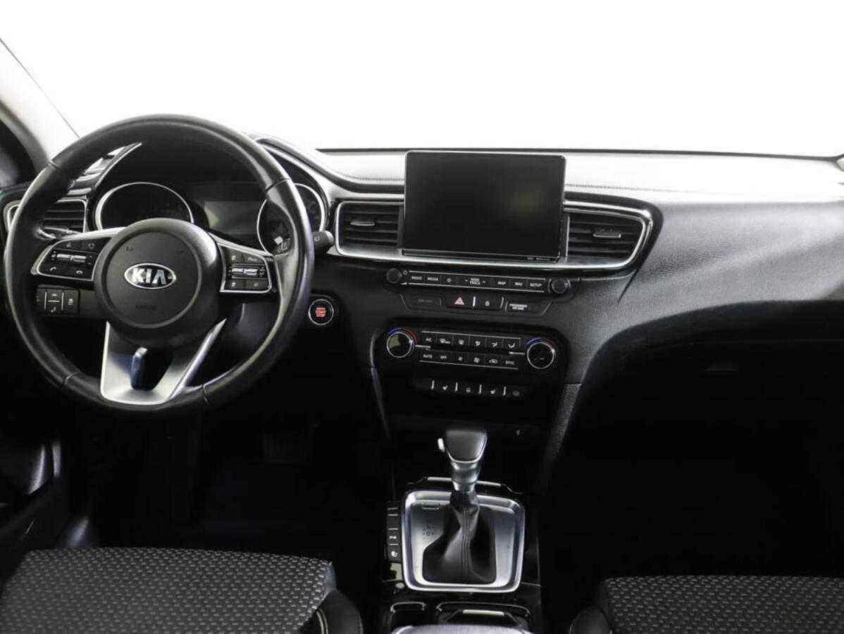 KIA Ceed, Белый, 2018, Робот, 140 л.с., цена от 1 060 000 руб.