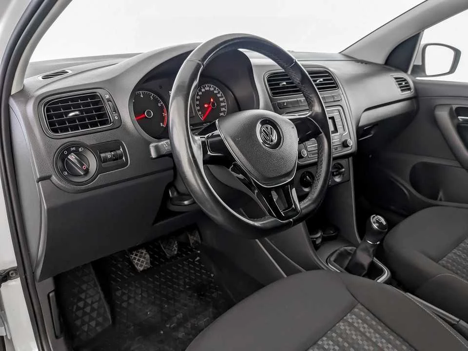 VOLKSWAGEN POLO, Белый, 2017, Механическая, 110 л.с., цена от 800 000 руб.