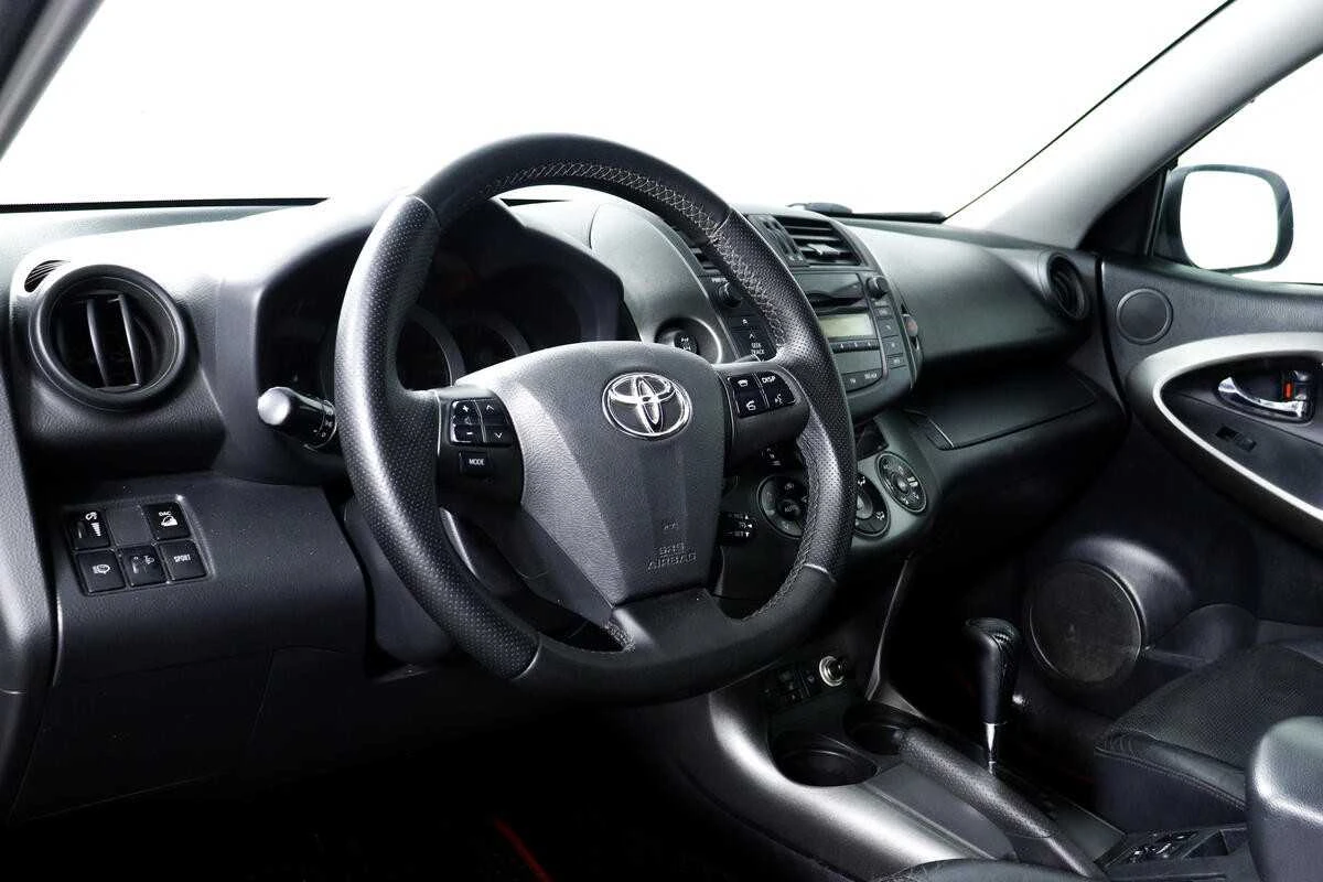 TOYOTA RAV4, Черный, 2011, Вариатор, 158 л.с., цена от 928 000 руб.
