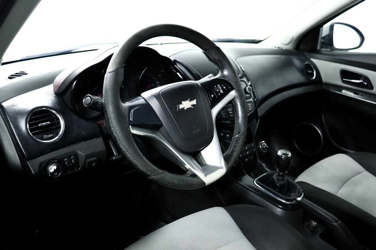 CHEVROLET CRUZE, Серебряный, 2013, Механическая, 124 л.с., цена от 441 600 руб.