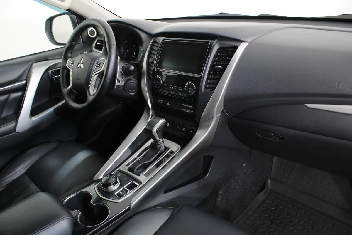 Mitsubishi Pajero Sport, Белый, 2017, Автоматическая, 181 л.с., цена от 2 126 000 руб.