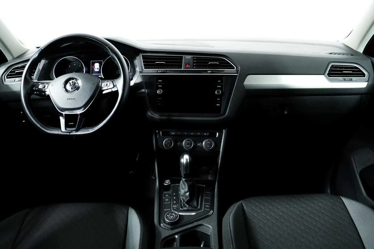 VOLKSWAGEN TIGUAN, Красный, 2020, Робот, 150 л.с., цена от 1 648 000 руб.