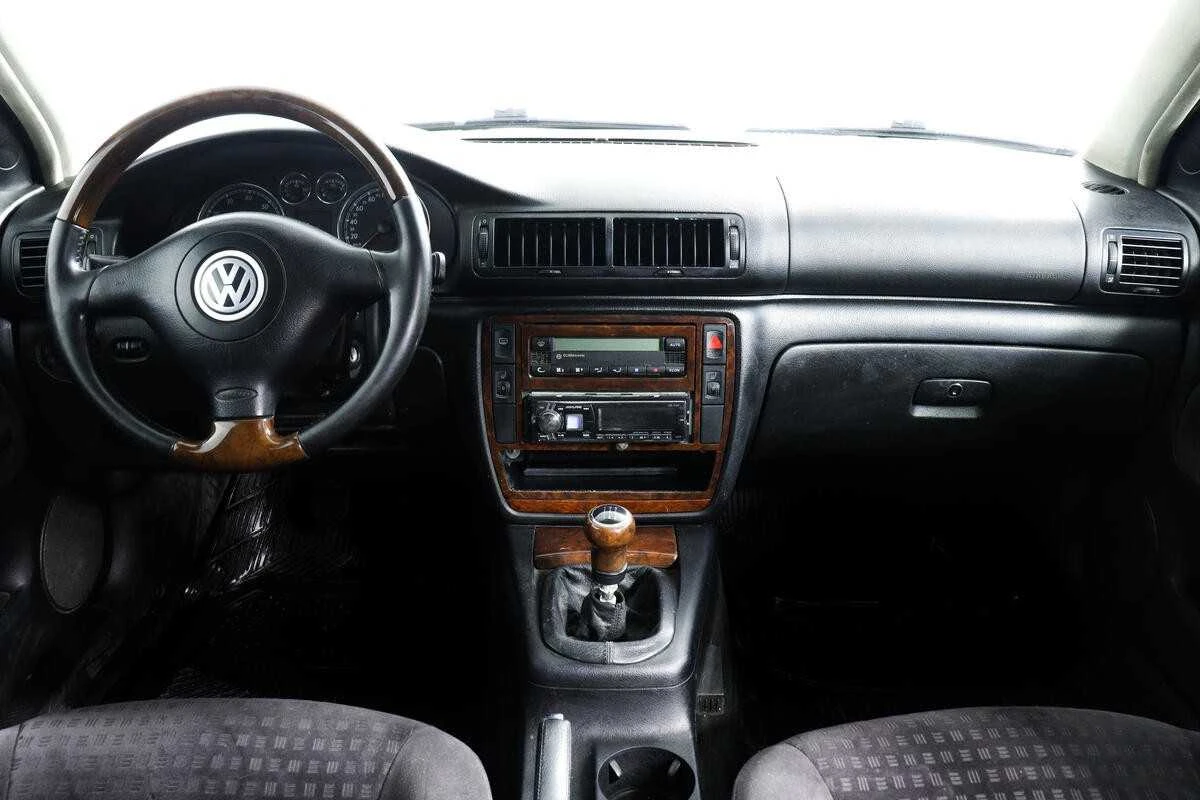 VOLKSWAGEN PASSAT, Зеленый, 2003, Механическая, 150 л.с., цена от 280 000 руб.