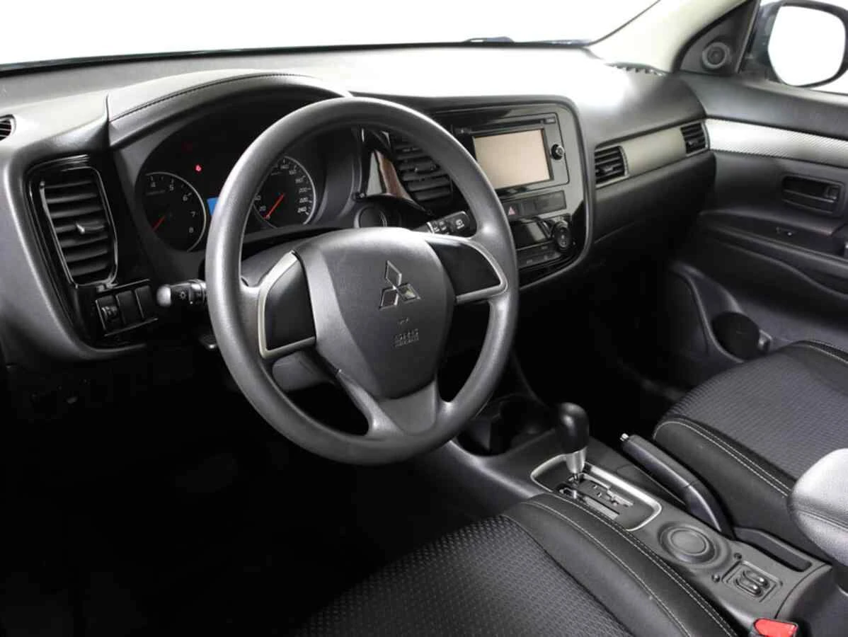 Mitsubishi Outlander, Зеленый, 2016, Вариатор, 167 л.с., цена от 1 418 000 руб.