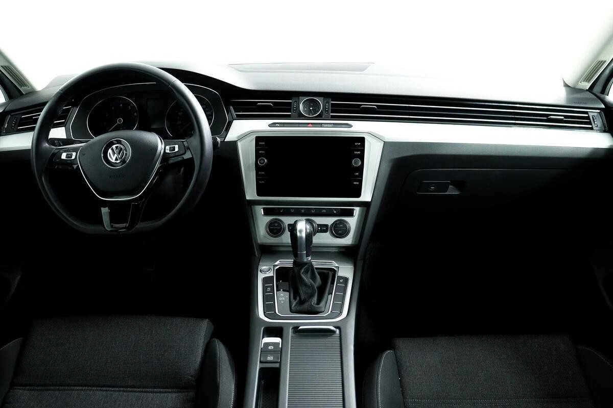 VOLKSWAGEN PASSAT, Белый, 2019, Робот, 150 л.с., цена от 2 252 800 руб.
