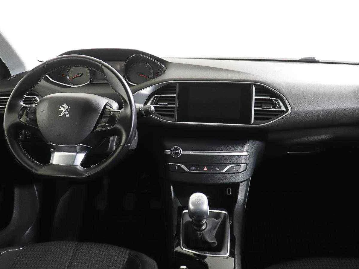 Peugeot 308, Голубой, 2018, Механическая, 131 л.с., цена от 715 000 руб.