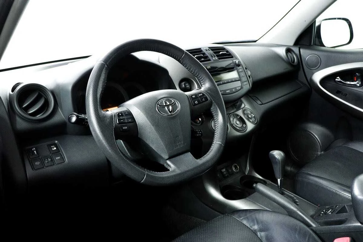 TOYOTA RAV4, Красный, 2011, Вариатор, 148 л.с., цена от 928 000 руб.