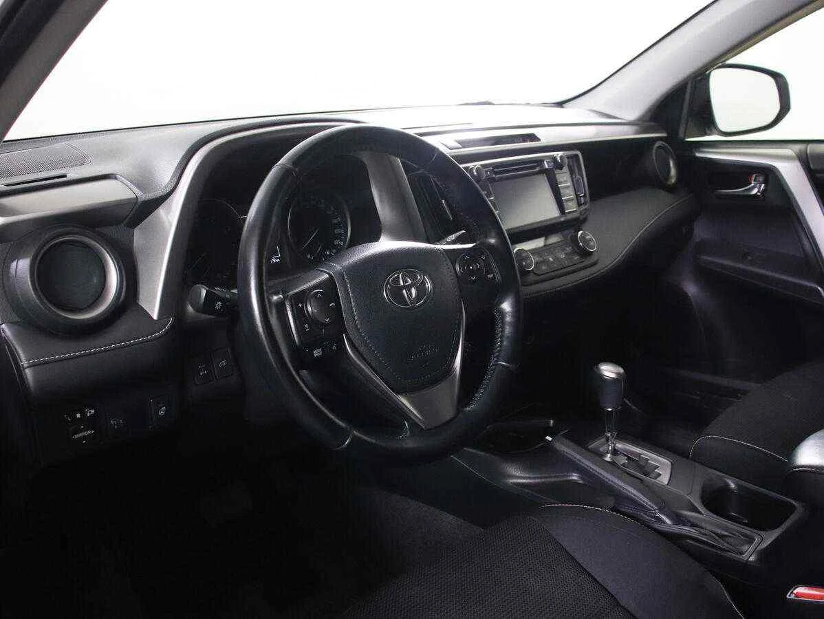 Toyota RAV 4, Белый, 2017, Автоматическая, 146 л.с., цена от 1 575 000 руб.