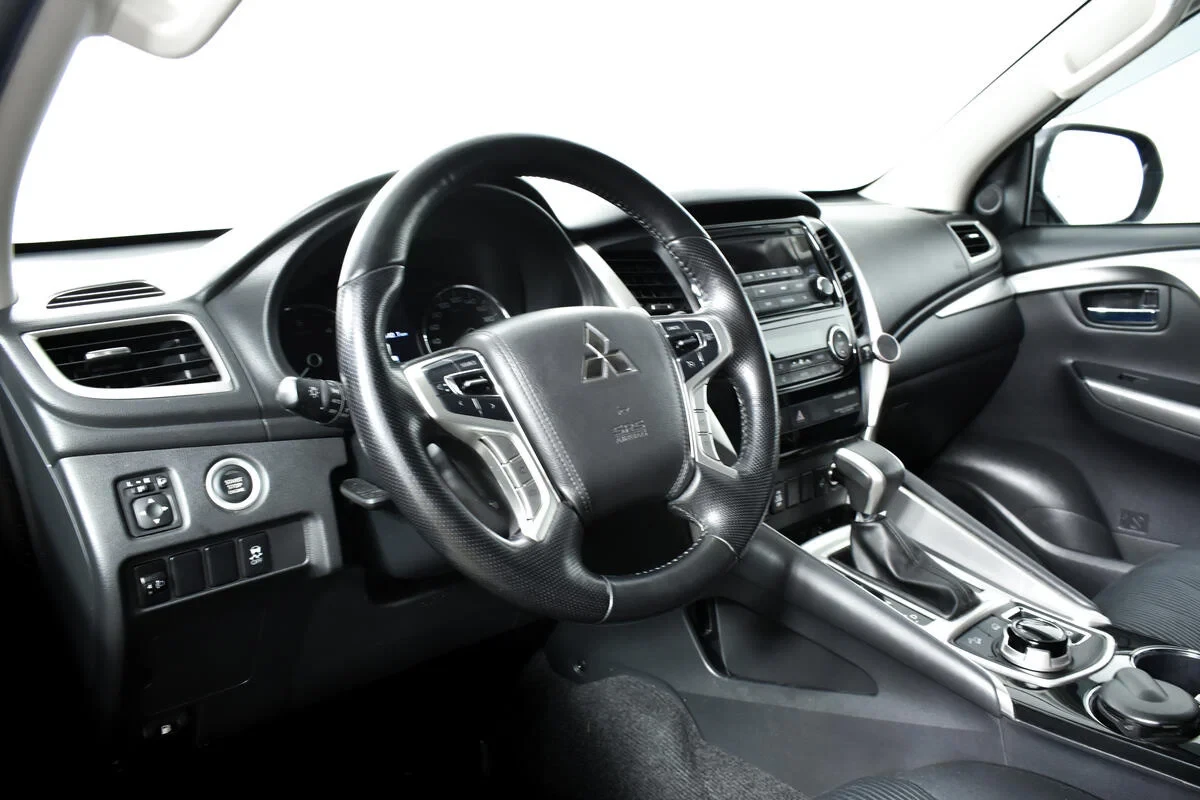 Mitsubishi Pajero Sport, Черный, 2018, Автоматическая, 181 л.с., цена от 2 515 000 руб.
