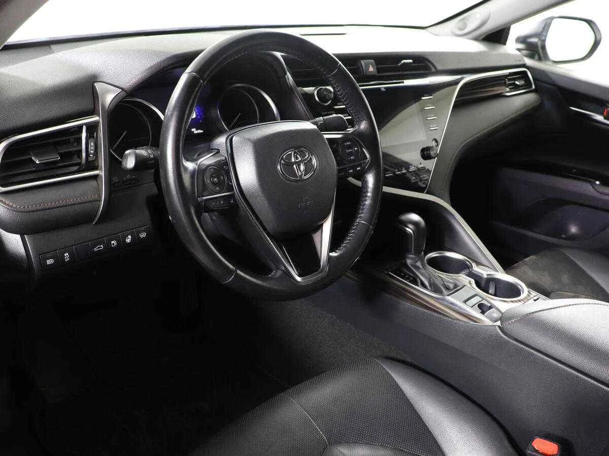 Toyota Camry, Белый, 2017, Автоматическая, 150 л.с., цена от 1 715 000 руб.
