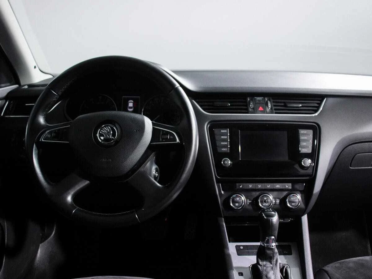 SKODA OCTAVIA, Коричневый, 2015, Робот, 180 л.с., цена от 1 209 600 руб.