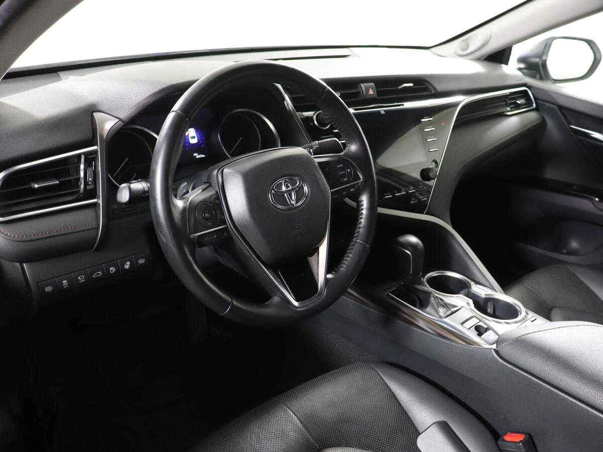 Toyota Camry, Белый, 2018, Автоматическая, 249 л.с., цена от 2 250 000 руб.