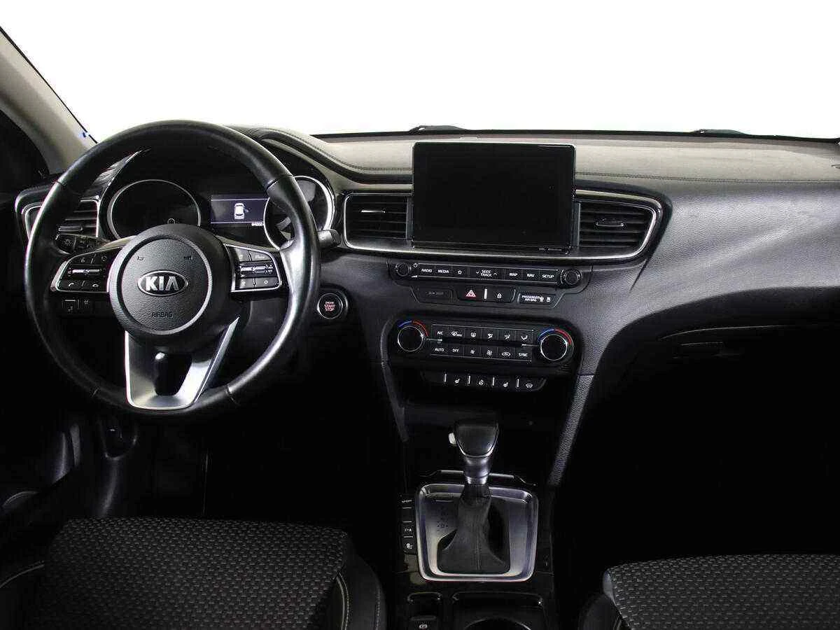 KIA Ceed, Белый, 2018, Робот, 140 л.с., цена от 977 000 руб.