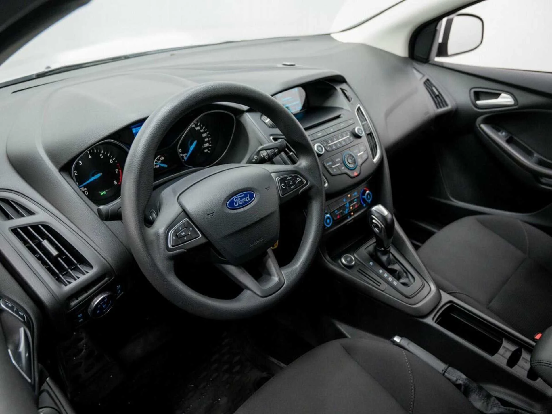 FORD FOCUS, Белый, 2017, Робот, 105 л.с., цена от 774 400 руб.