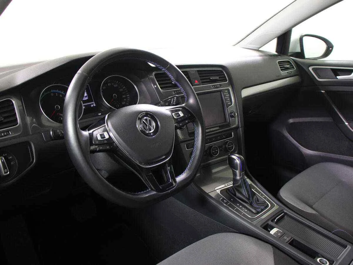 Volkswagen Golf, Белый, 2014, Автоматическая, 122 л.с., цена от 999 000 руб.