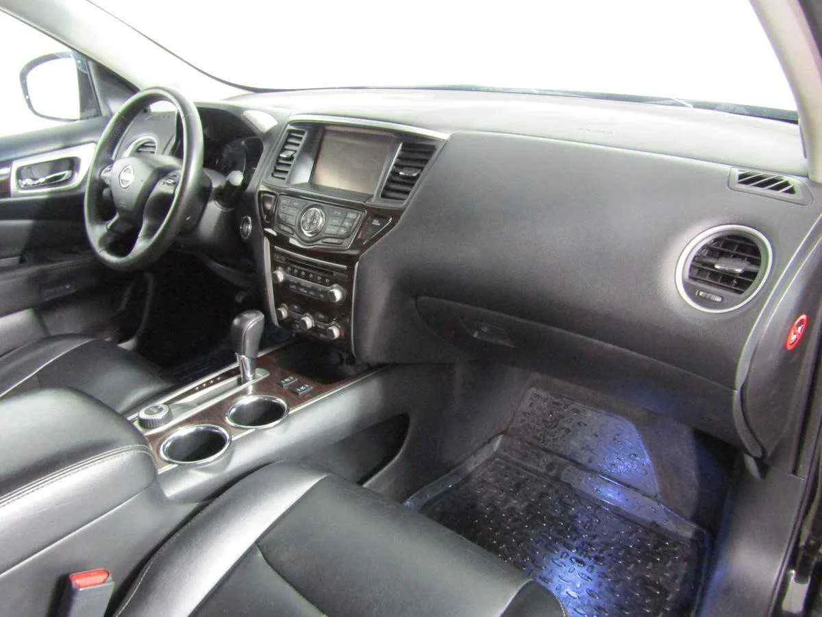 Nissan Pathfinder, Черный, 2014, Вариатор, 249 л.с., цена от 1 371 000 руб.