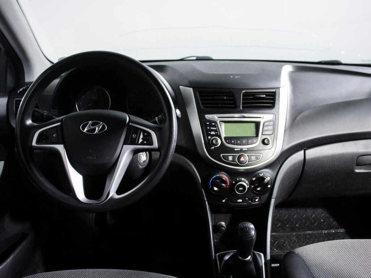 HYUNDAI SOLARIS, Серебряный, 2011, Механическая, 123 л.с., цена от 544 000 руб.