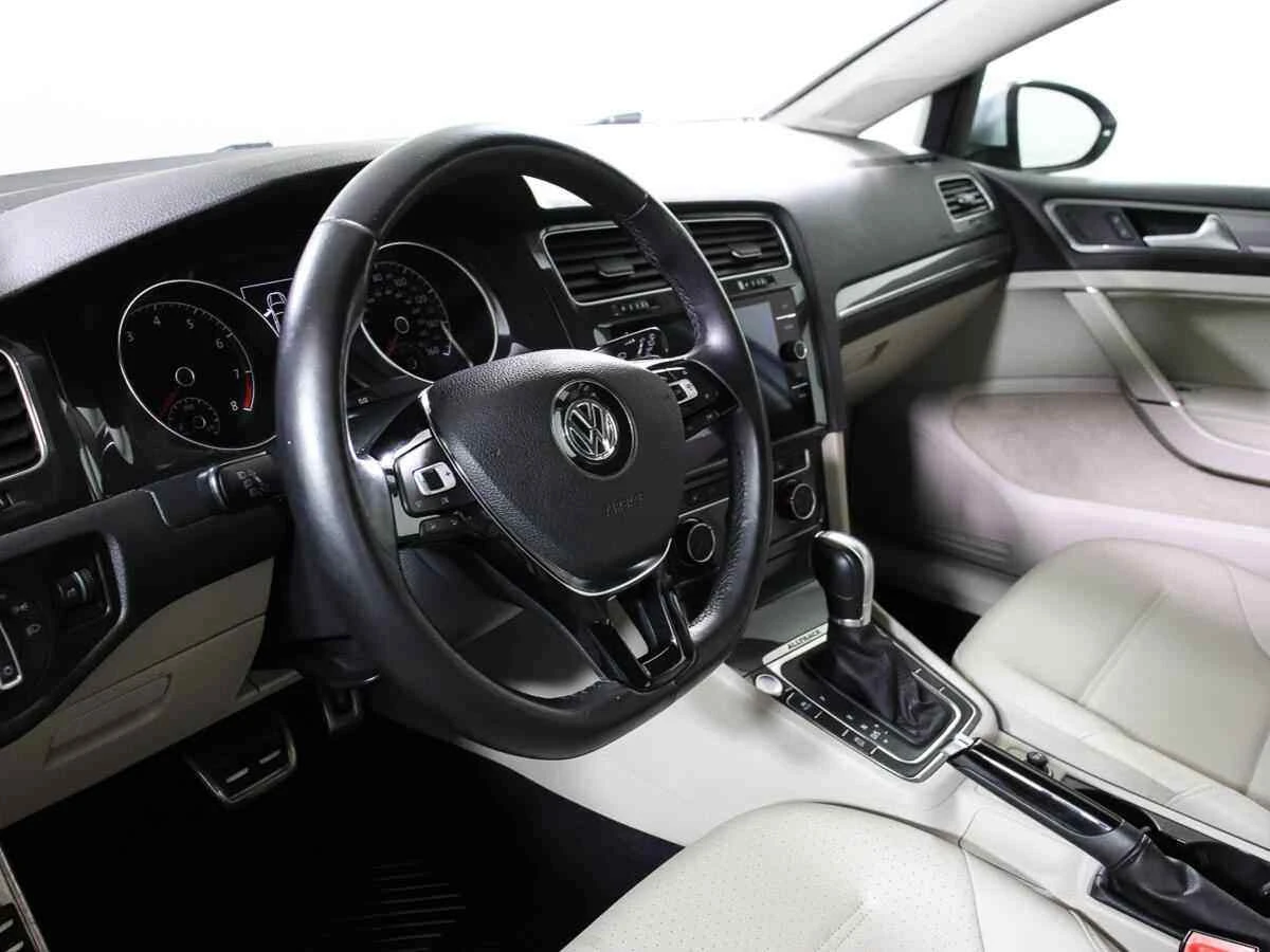 Volkswagen Golf, Белый, 2017, Робот, 170 л.с., цена от 1 450 000 руб.