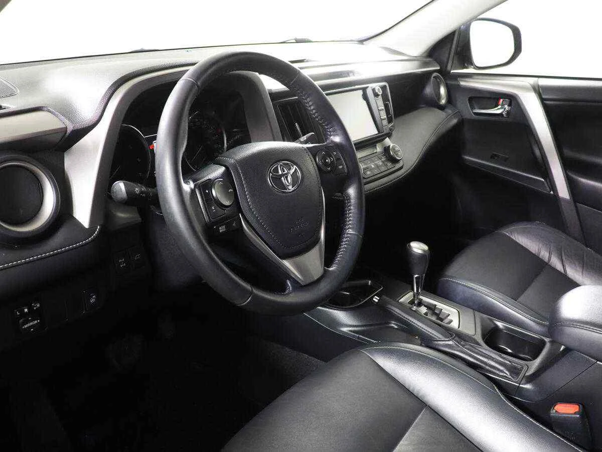 Toyota RAV 4, Красный, 2017, Автоматическая, 150 л.с., цена от 1 650 000 руб.