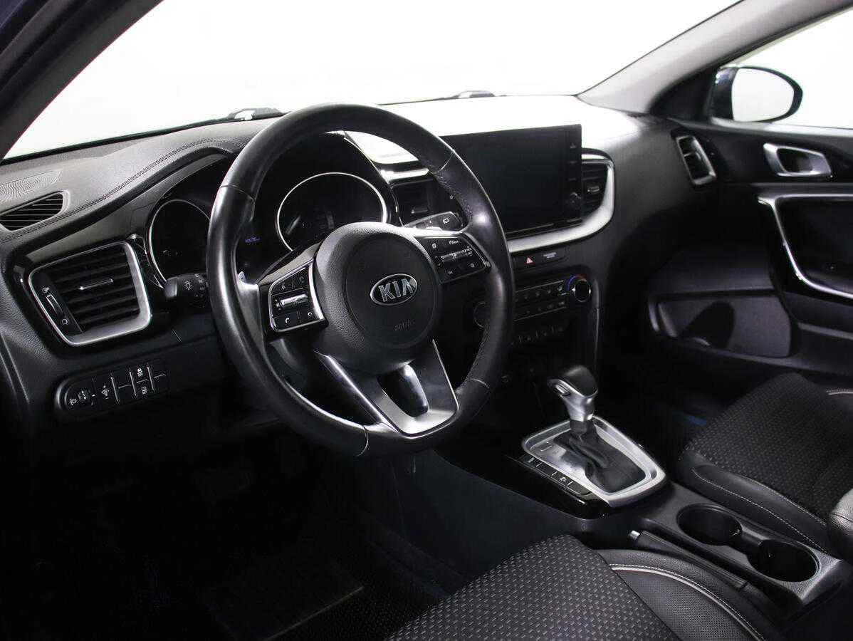 KIA Ceed, Синий, 2018, Робот, 140 л.с., цена от 1 054 000 руб.
