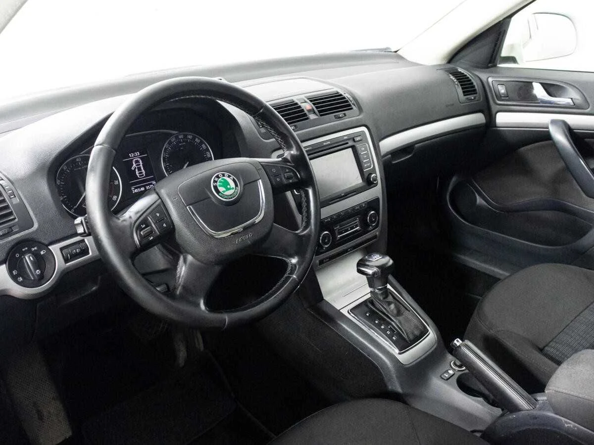 SKODA OCTAVIA, Белый, 2011, Робот, 122 л.с., цена от 512 000 руб.