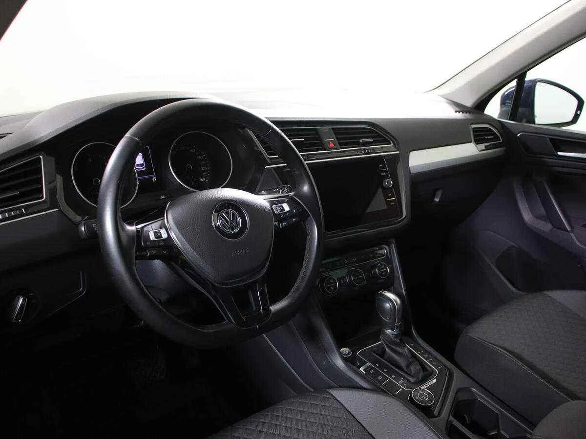 Volkswagen Tiguan, Синий, 2018, Робот, 150 л.с., цена от 1 854 000 руб.