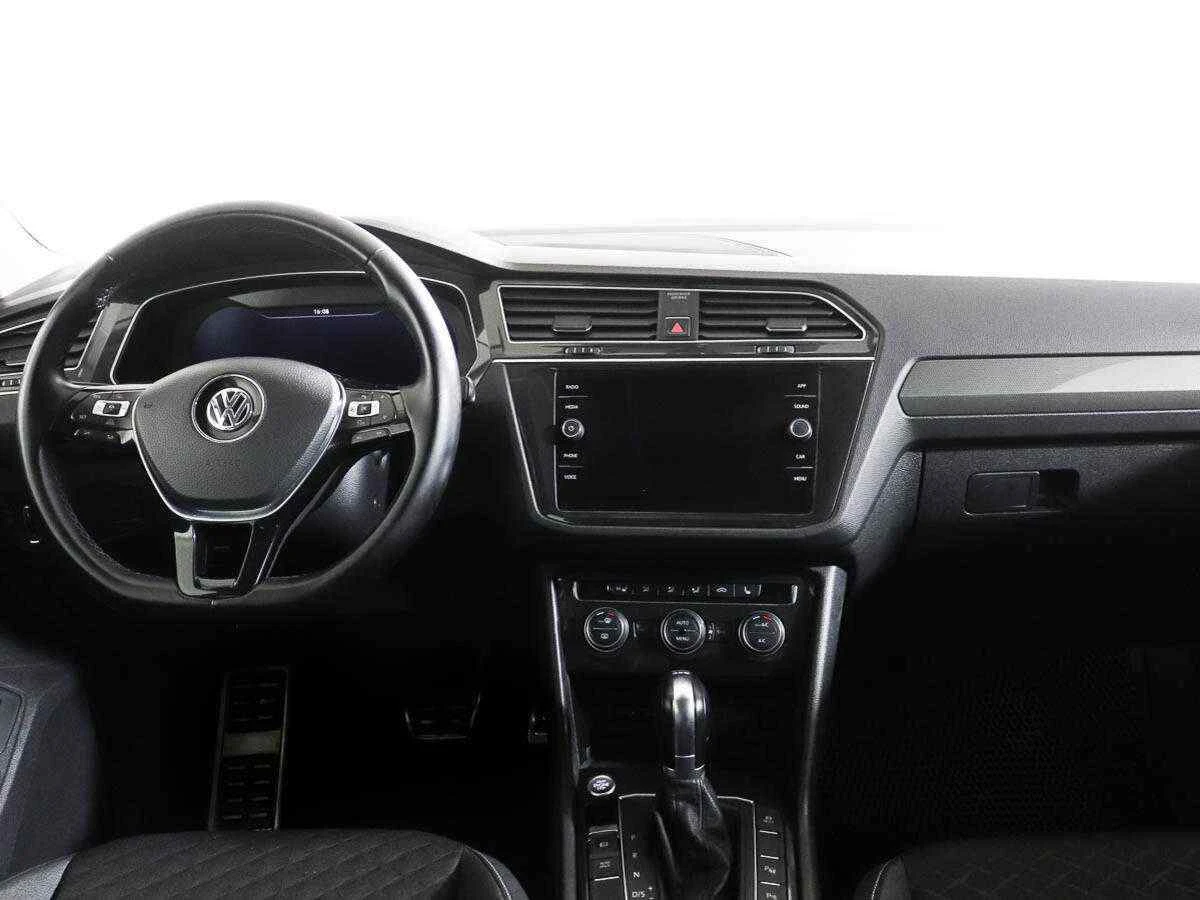 Volkswagen Tiguan, Черный, 2016, Робот, 150 л.с., цена от 914 000 руб.