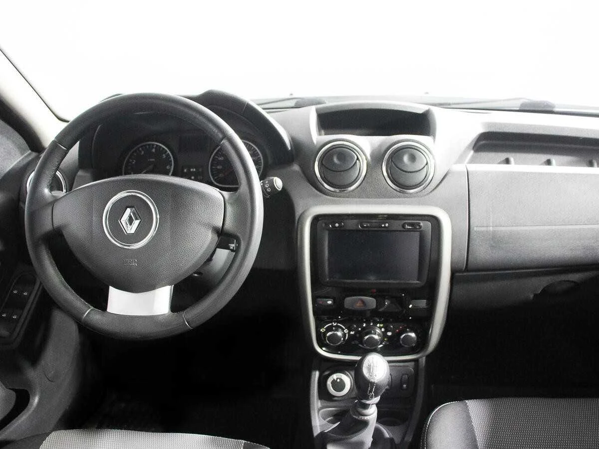 RENAULT DUSTER, Серебряный, 2014, Механическая, 135 л.с., цена от 652 800 руб.