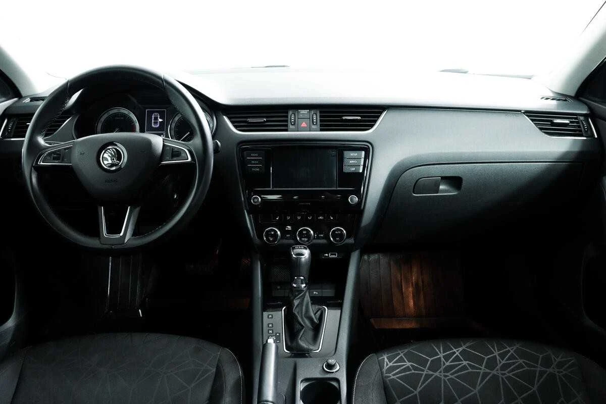 SKODA OCTAVIA, Коричневый, 2019, Робот, 180 л.с., цена от 1 439 200 руб.