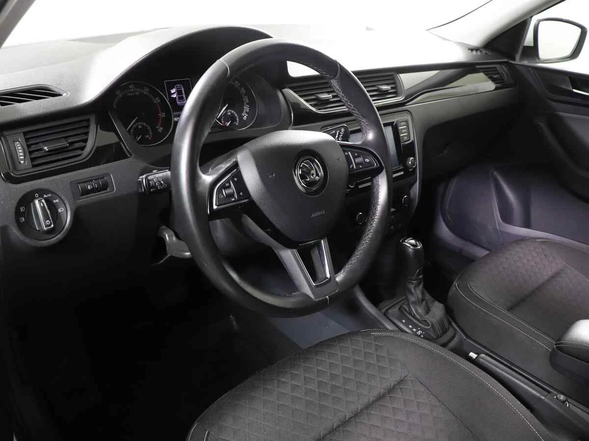 Skoda Rapid, Белый, 2018, Робот, 125 л.с., цена от 600 000 руб.