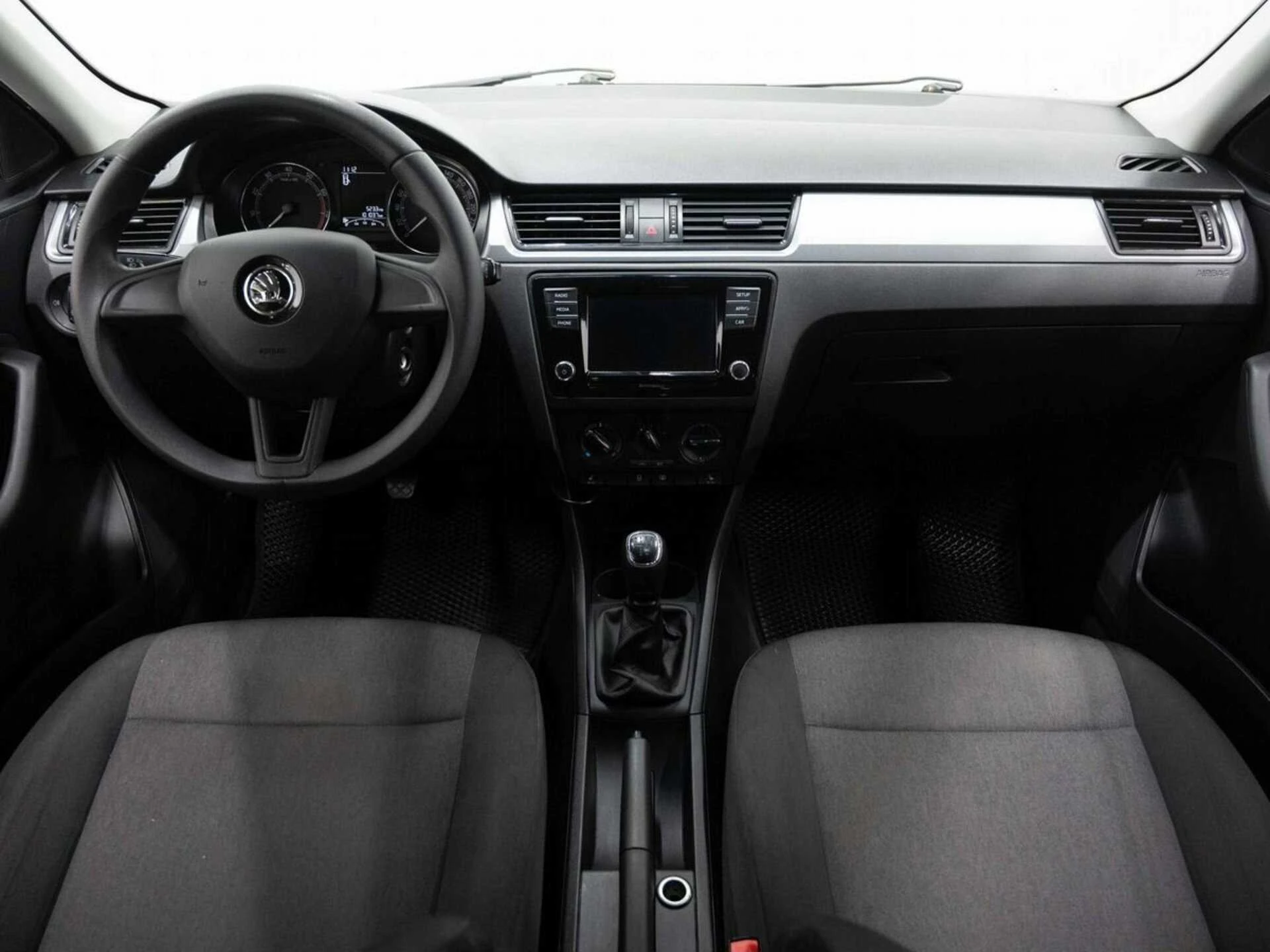 SKODA RAPID, Белый, 2018, Механическая, 90 л.с., цена от 697 600 руб.