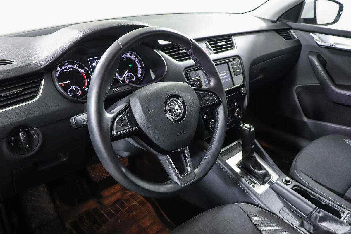 Skoda Octavia, Белый, 2018, Робот, 150 л.с., цена от 1 145 000 руб.