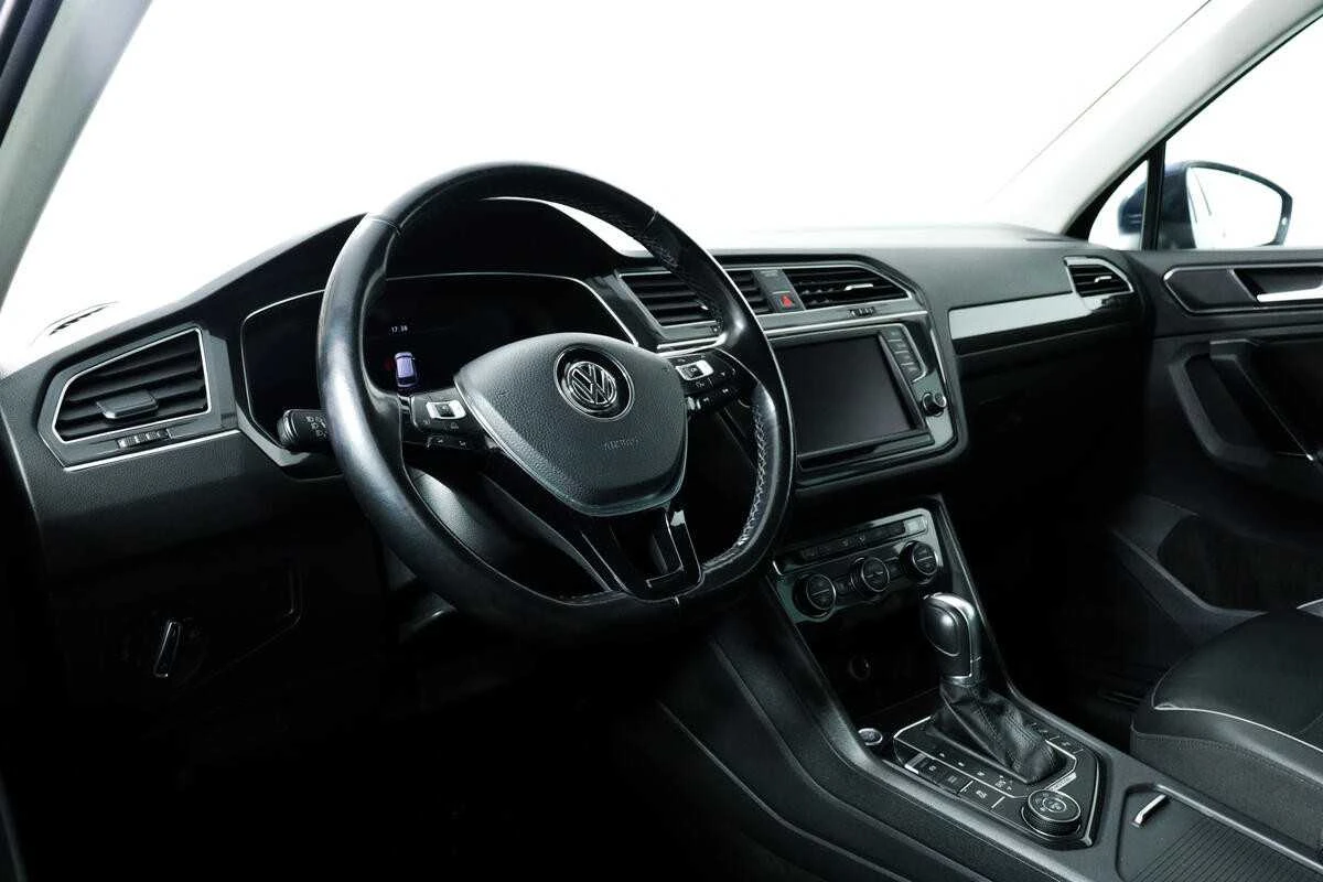 VOLKSWAGEN TIGUAN, Синий, 2017, Робот, 150 л.с., цена от 1 862 400 руб.