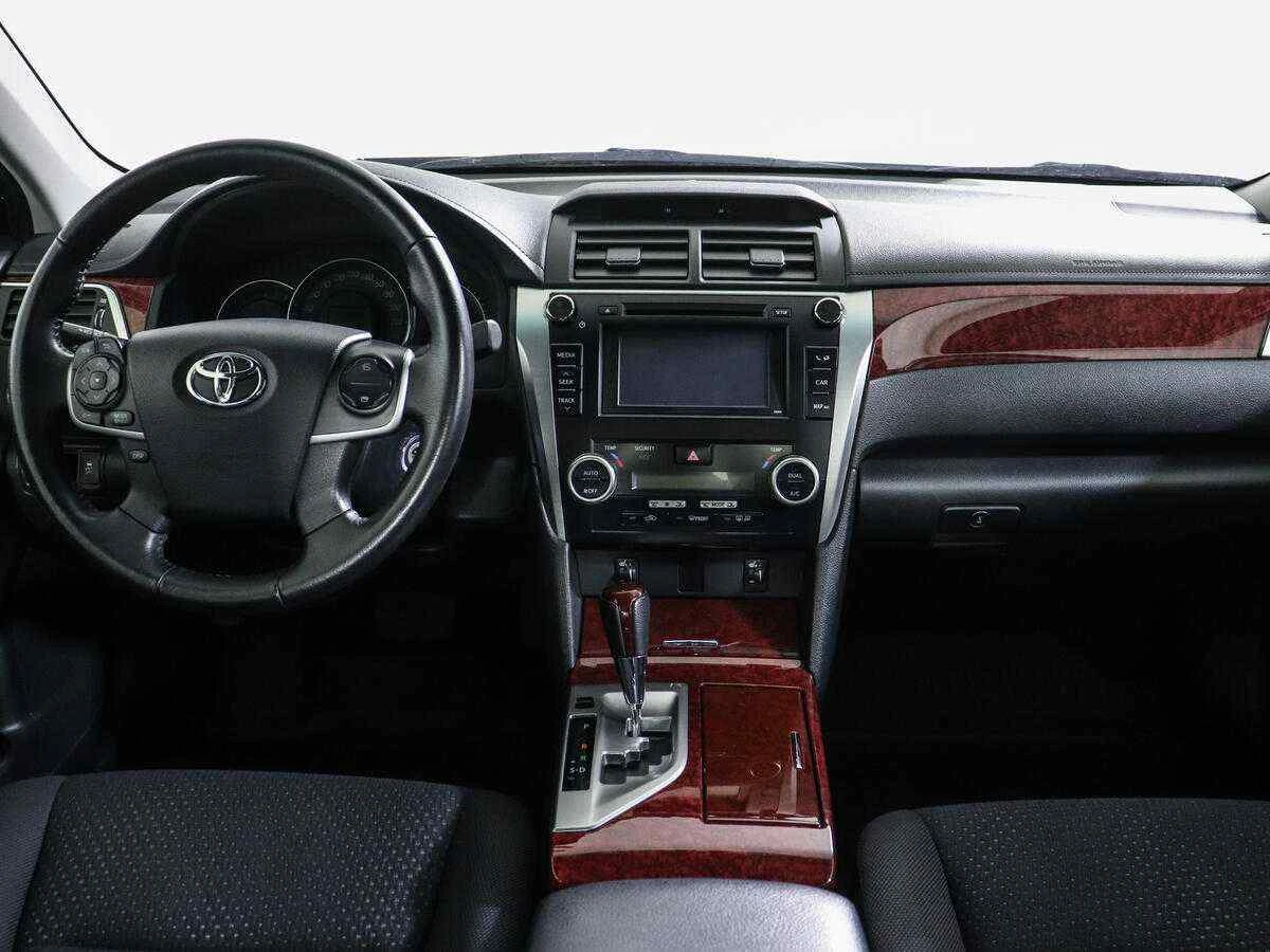 Toyota Camry, Белый, 2014, Автоматическая, 181 л.с., цена от 1 115 000 руб.