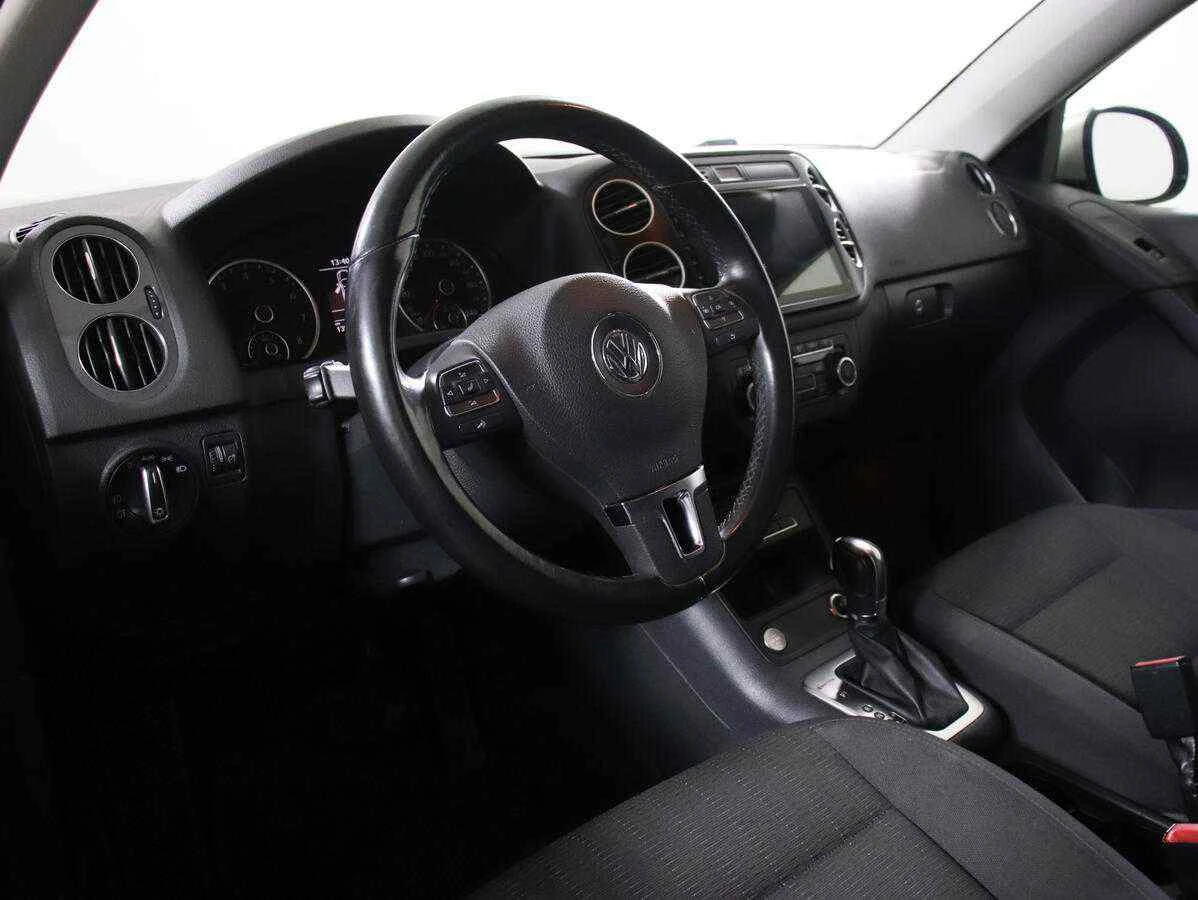Volkswagen Tiguan, Серебряный, 2016, Робот, 150 л.с., цена от 849 000 руб.