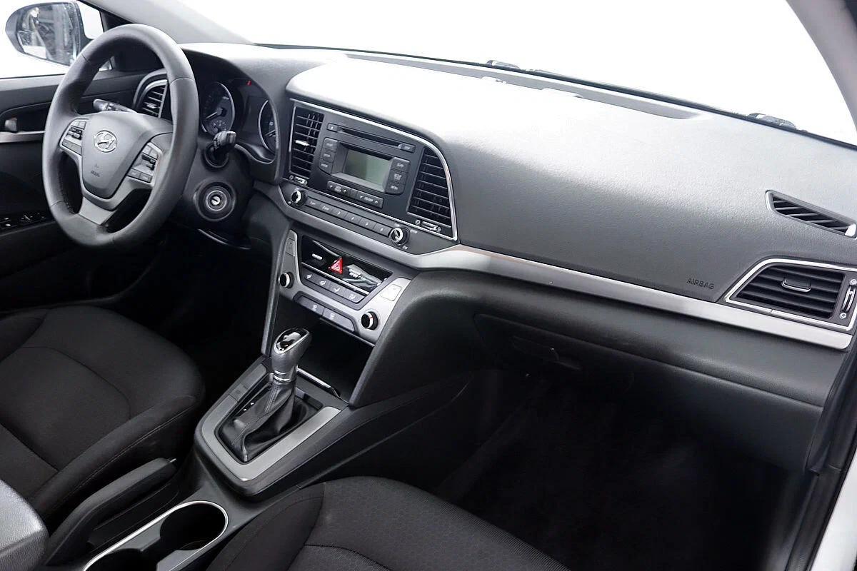 Hyundai Elantra, Белый, 2017, Автоматическая, 150 л.с., цена от 878 000 руб.