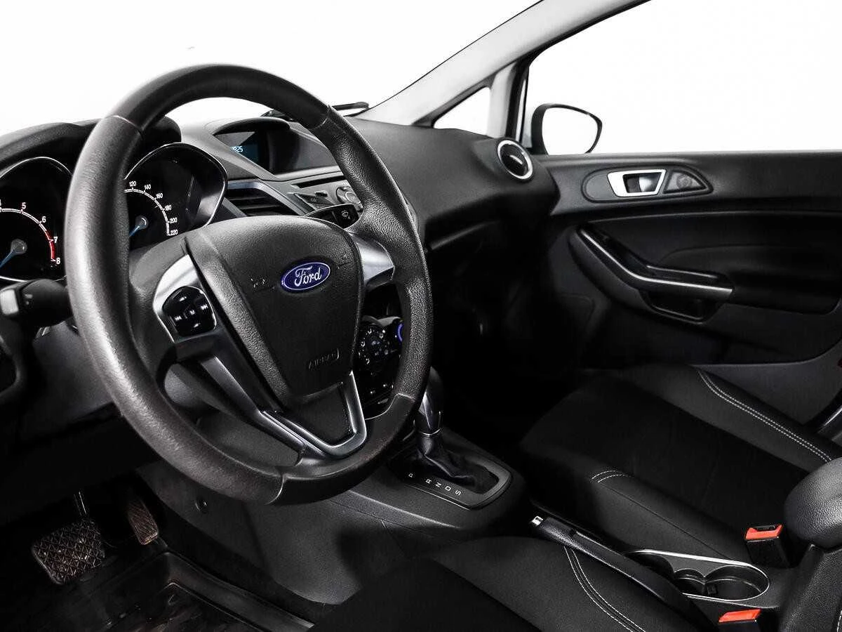 FORD FIESTA, Белый, 2016, Робот, 105 л.с., цена от 600 000 руб.