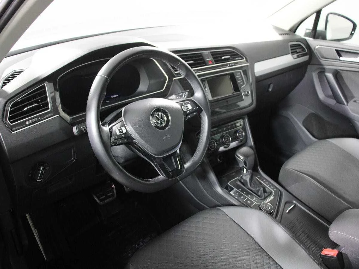 VOLKSWAGEN TIGUAN, Белый, 2017, Робот, 150 л.с., цена от 1 188 800 руб.