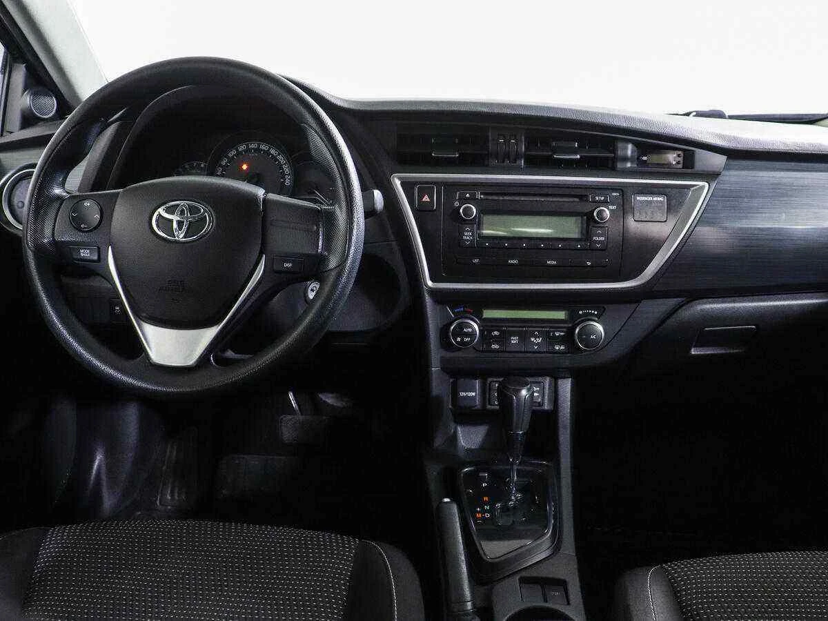 Toyota Auris, Черный, 2013, Вариатор, 132 л.с., цена от 490 000 руб.