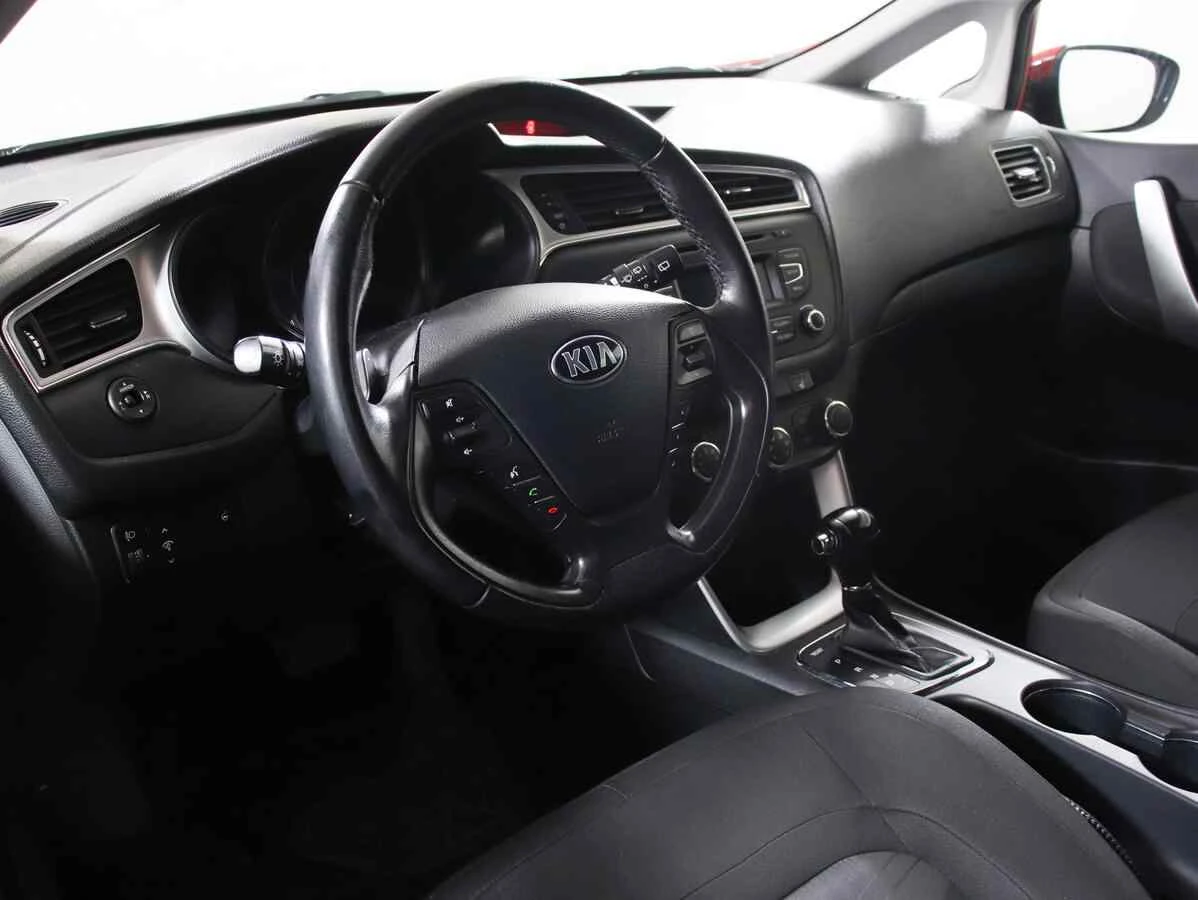 KIA Ceed, Красный, 2015, Автоматическая, 130 л.с., цена от 515 000 руб.