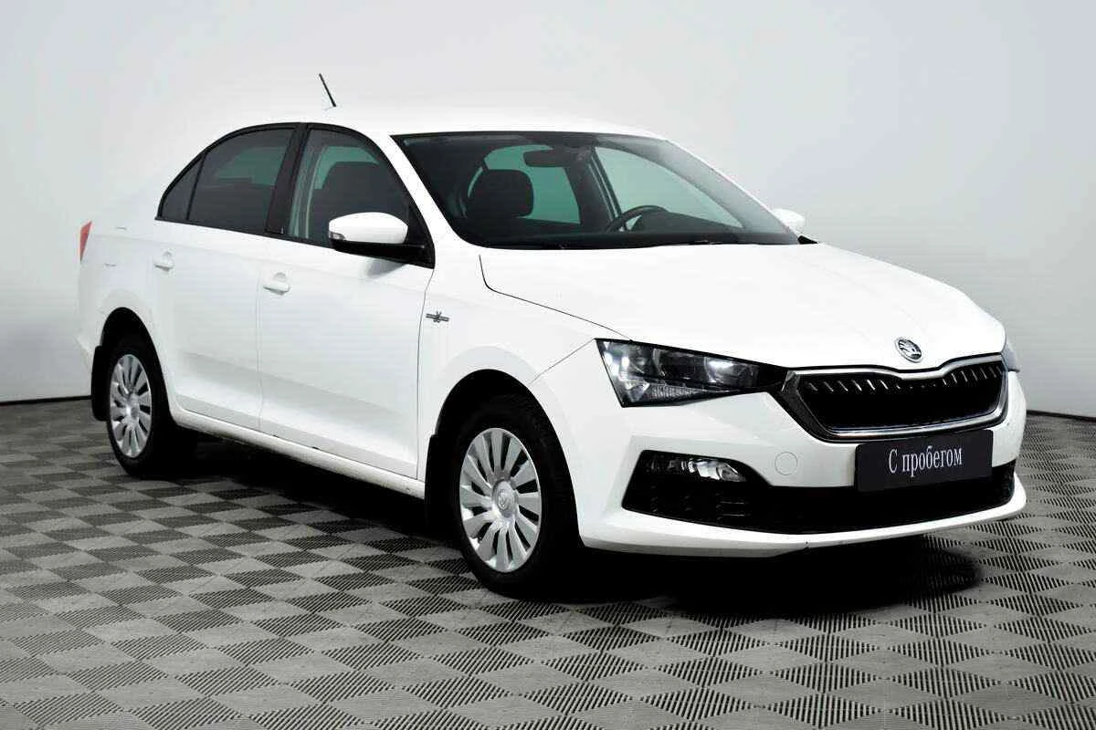 Skoda Rapid, Белый, 2021, Робот, 125 л.с., цена от 1 120 000 руб.